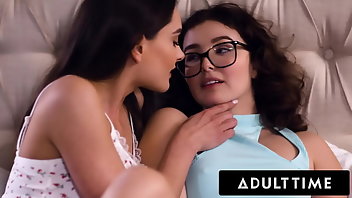 Girls Masturbating Lesbian Kissing Reality 